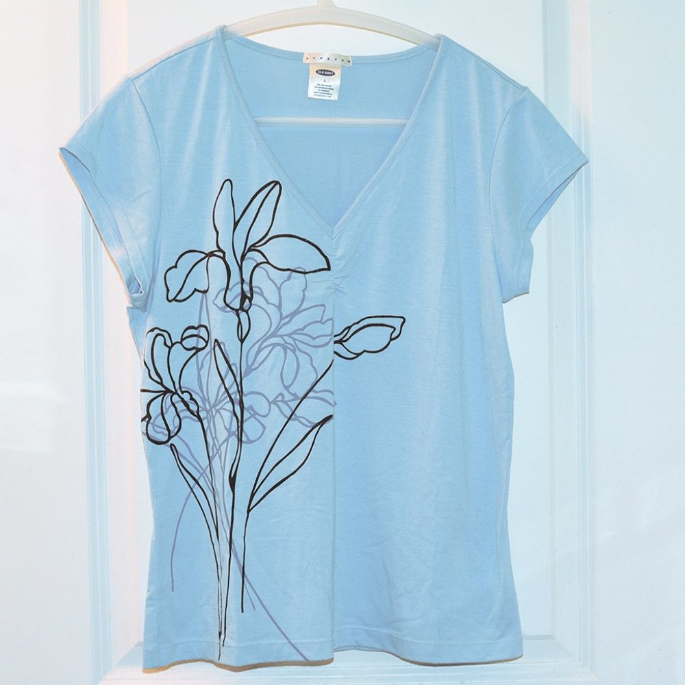 Old Navy Floral-Design V-Neck Tee